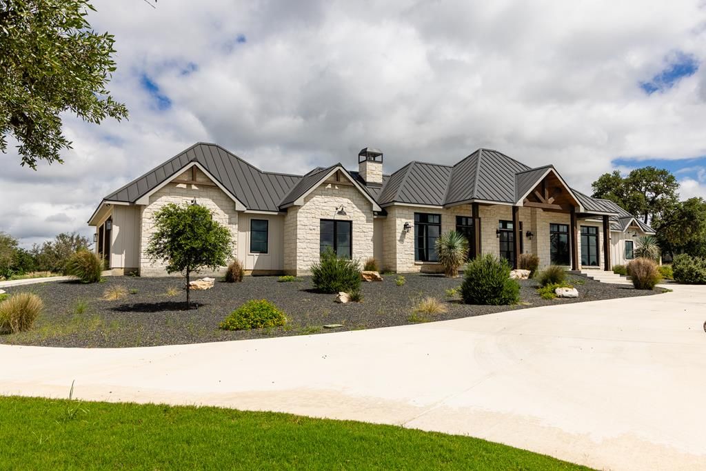 4108 Stone Creek Dr., Kerrville, TX 78028