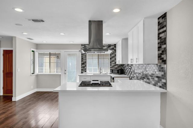 8449 Juglans Dr, Orangevale, CA 95662