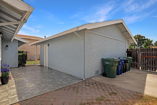 8449 Juglans Dr, Orangevale, CA 95662