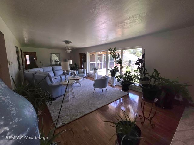 77 Elmview Court, Saginaw, MI 48602