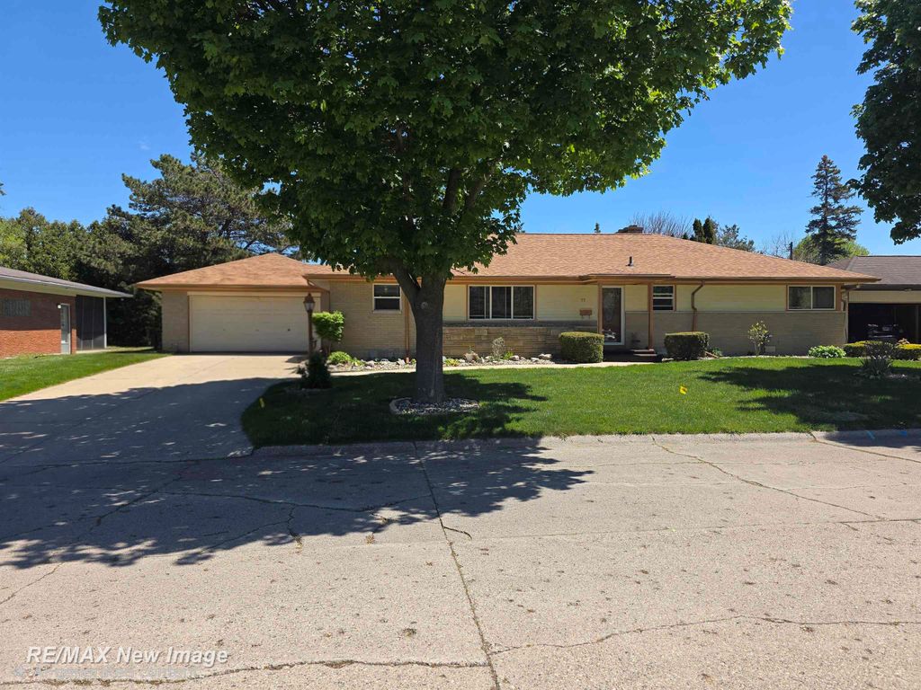 77 Elmview Court, Saginaw, MI 48602