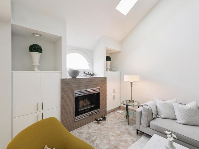 3723 Oak Creek Place, West Des Moines, IA 50265