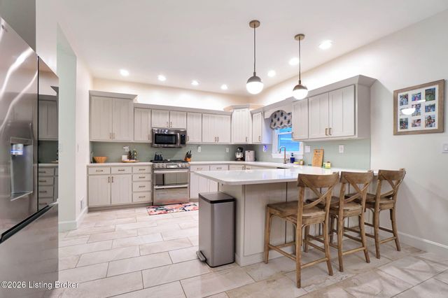 7408 Cambridge Dr, Crestwood, KY 40014