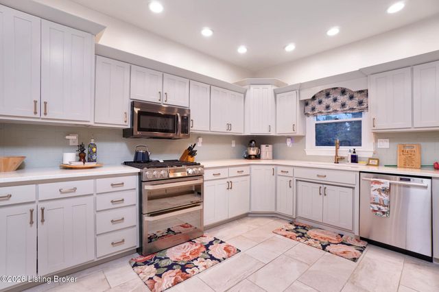 7408 Cambridge Dr, Crestwood, KY 40014