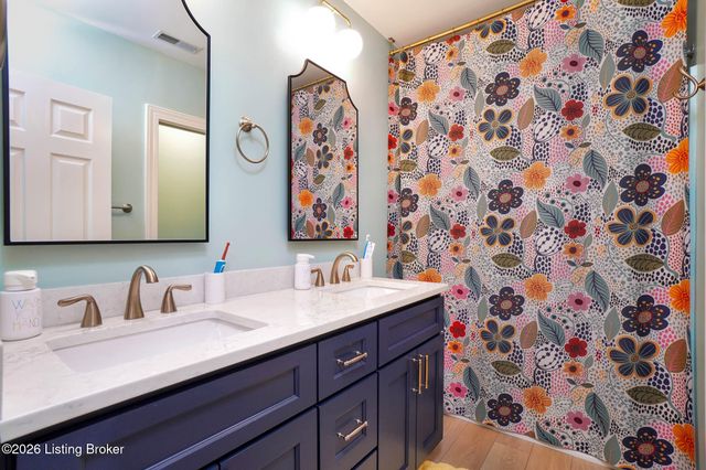 7408 Cambridge Dr, Crestwood, KY 40014