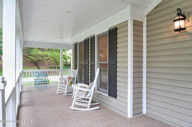 7408 Cambridge Dr, Crestwood, KY 40014