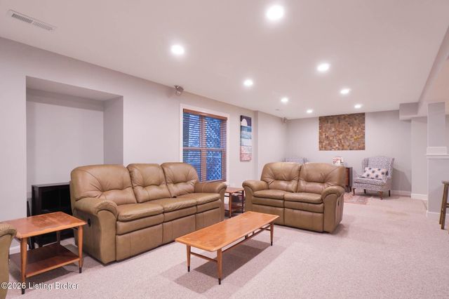 7408 Cambridge Dr, Crestwood, KY 40014