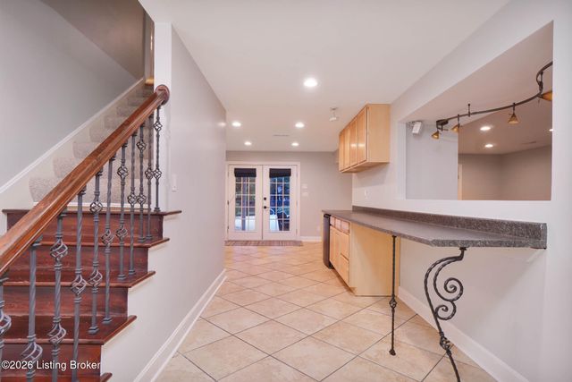 7408 Cambridge Dr, Crestwood, KY 40014