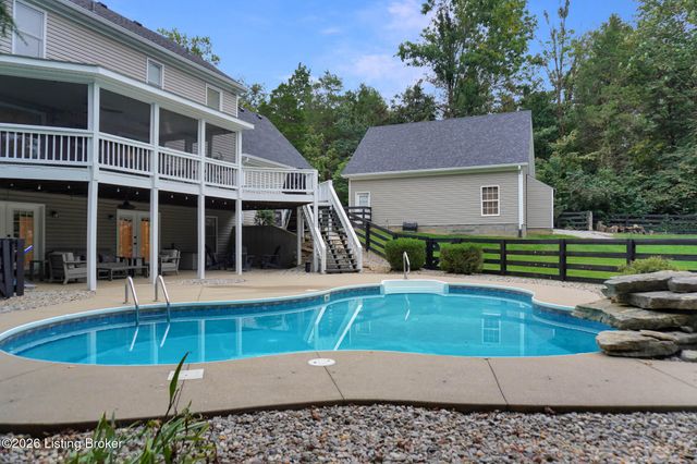 7408 Cambridge Dr, Crestwood, KY 40014
