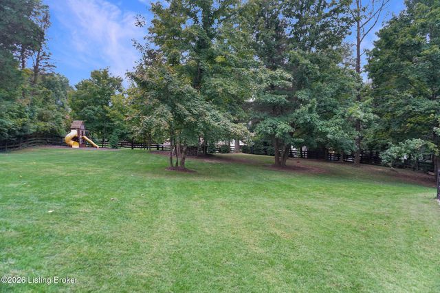 7408 Cambridge Dr, Crestwood, KY 40014
