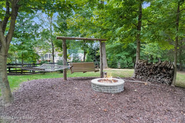 7408 Cambridge Dr, Crestwood, KY 40014