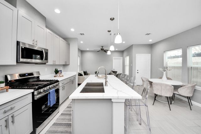 4013 Elmwood Street, Houston, TX 77051