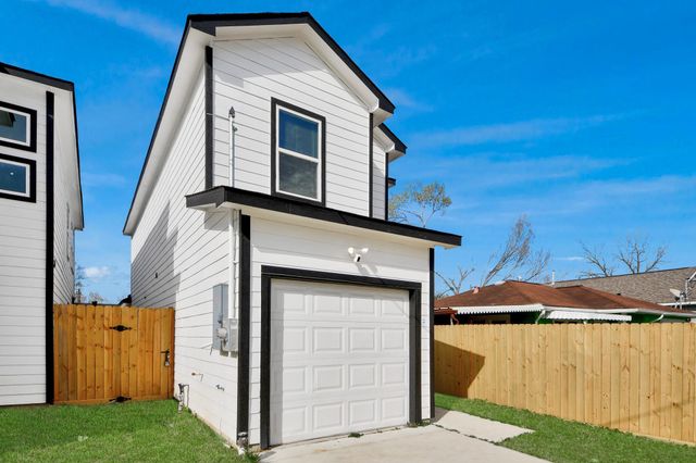 4013 Elmwood Street, Houston, TX 77051