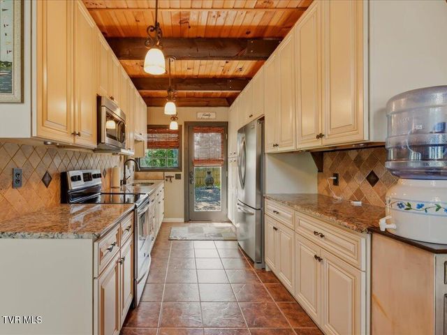 213 Petty Lane, Mooresburg, TN 37811