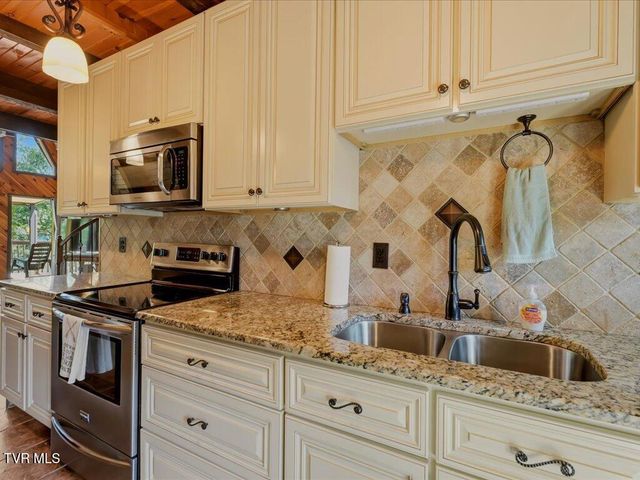 213 Petty Lane, Mooresburg, TN 37811