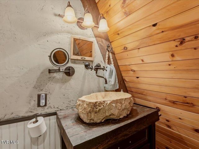 213 Petty Lane, Mooresburg, TN 37811