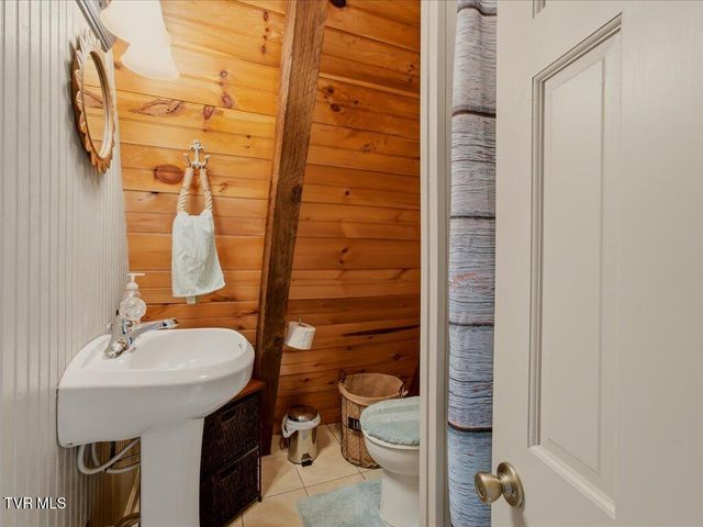213 Petty Lane, Mooresburg, TN 37811