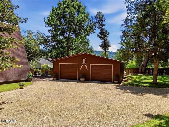 213 Petty Lane, Mooresburg, TN 37811