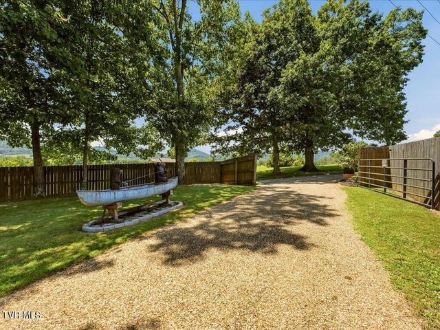 213 Petty Lane, Mooresburg, TN 37811