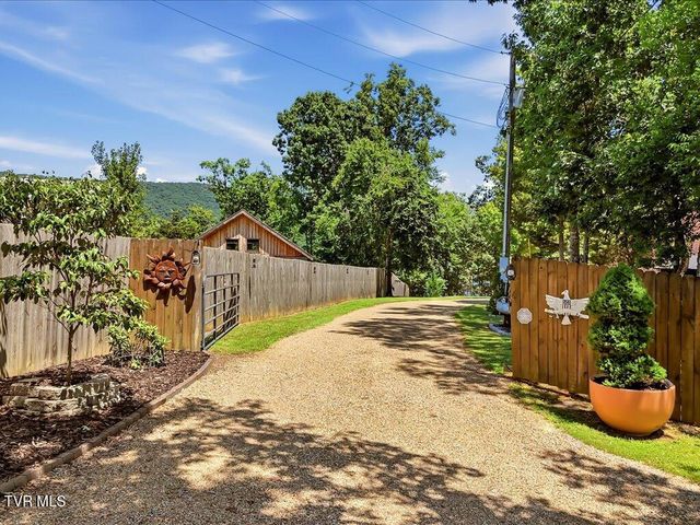 213 Petty Lane, Mooresburg, TN 37811
