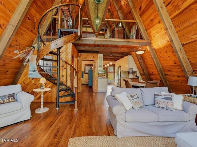 213 Petty Lane, Mooresburg, TN 37811