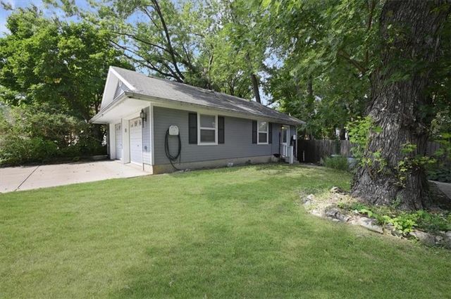 322 Arch Street, Leavenworth, KS 66048