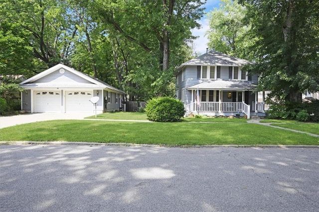 322 Arch Street, Leavenworth, KS 66048