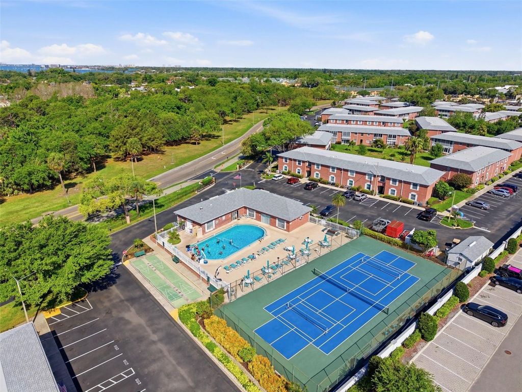 Image 29 of property listing at 3810 37TH STREET S 63, St Petersburg, FL 33711