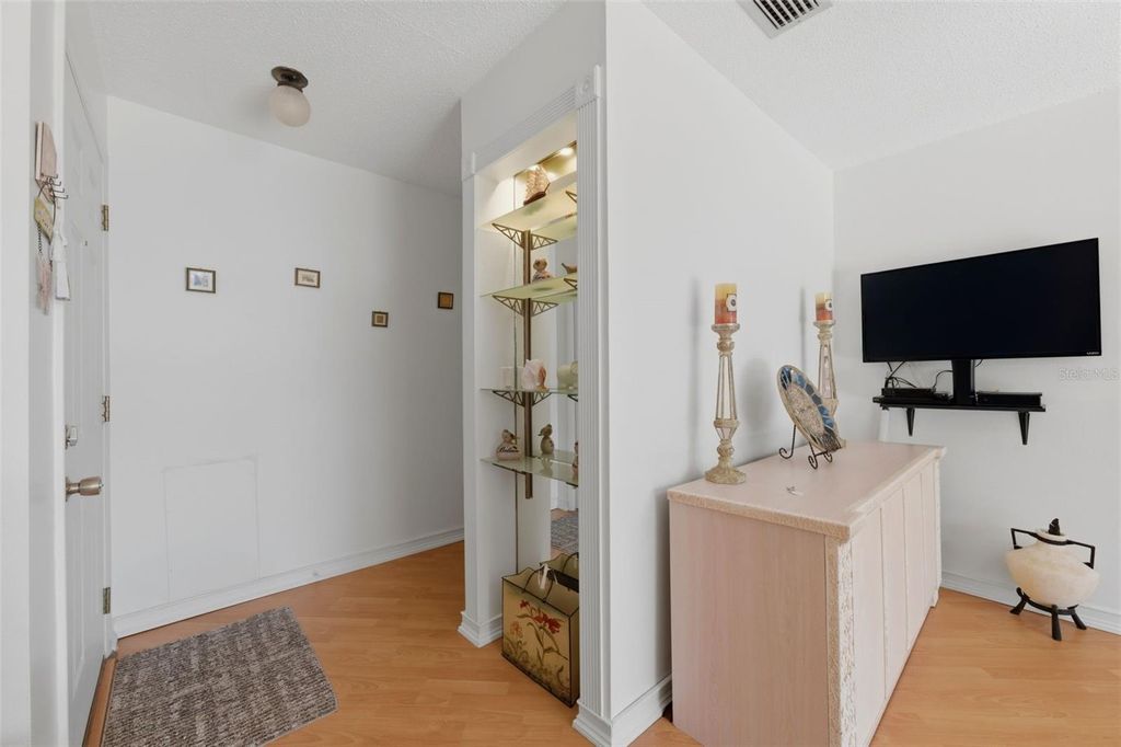 Image 4 of property listing at 3810 37TH STREET S 63, St Petersburg, FL 33711