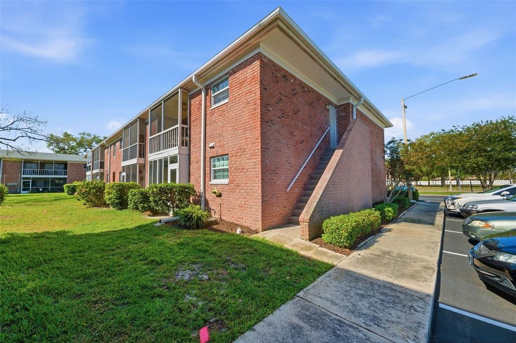 Image 32 of property listing at 3810 37TH STREET S 63, St Petersburg, FL 33711