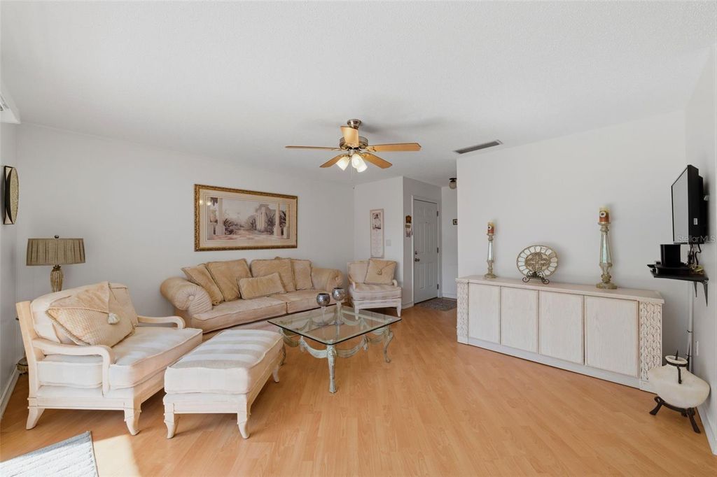 Image 5 of property listing at 3810 37TH STREET S 63, St Petersburg, FL 33711