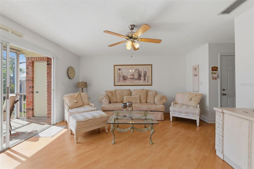 Image 7 of property listing at 3810 37TH STREET S 63, St Petersburg, FL 33711