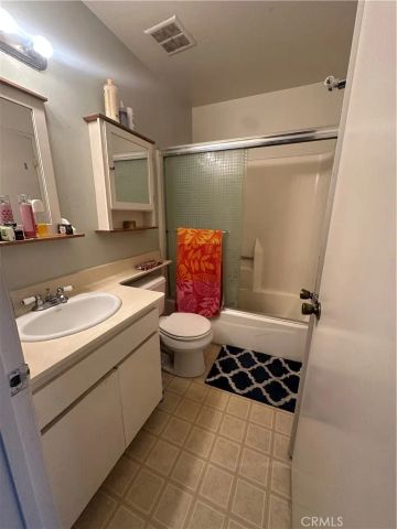 6561 Vanalden Ave 5, Reseda, CA 91335