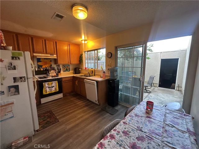 6561 Vanalden Ave 5, Reseda, CA 91335