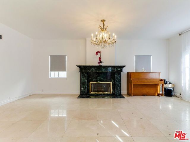 241 S Canon Drive, Beverly Hills, CA 90212