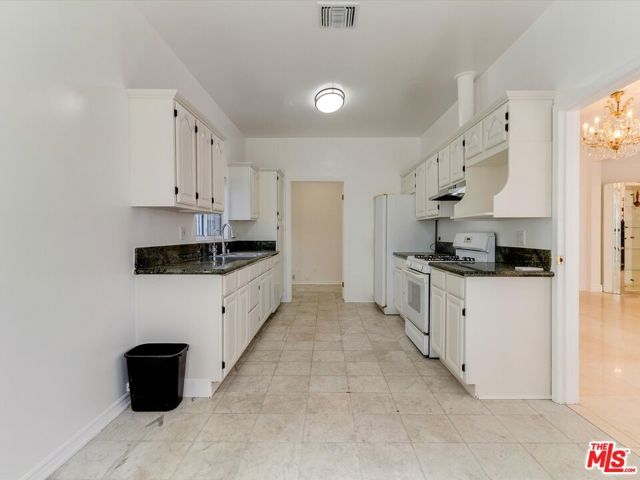 241 S Canon Drive, Beverly Hills, CA 90212