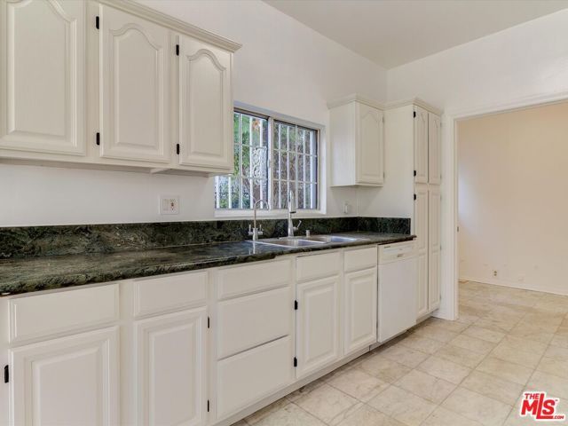 241 S Canon Drive, Beverly Hills, CA 90212