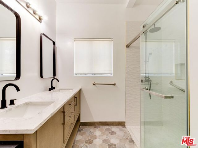 241 S Canon Drive, Beverly Hills, CA 90212