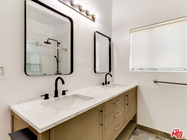 241 S Canon Drive, Beverly Hills, CA 90212