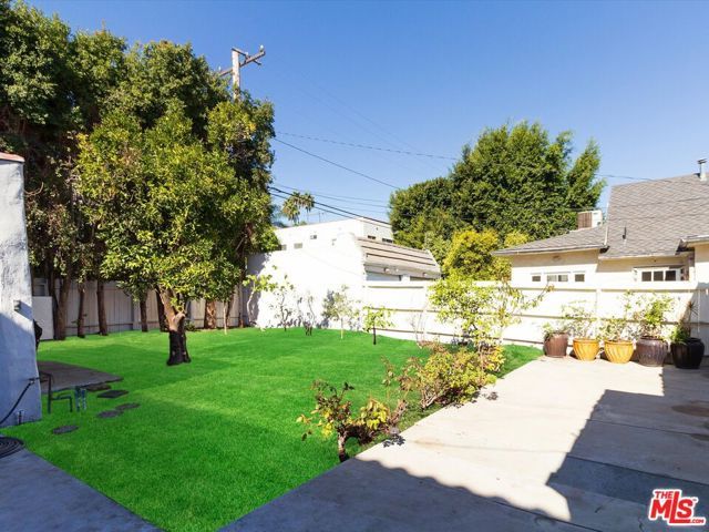 241 S Canon Drive, Beverly Hills, CA 90212