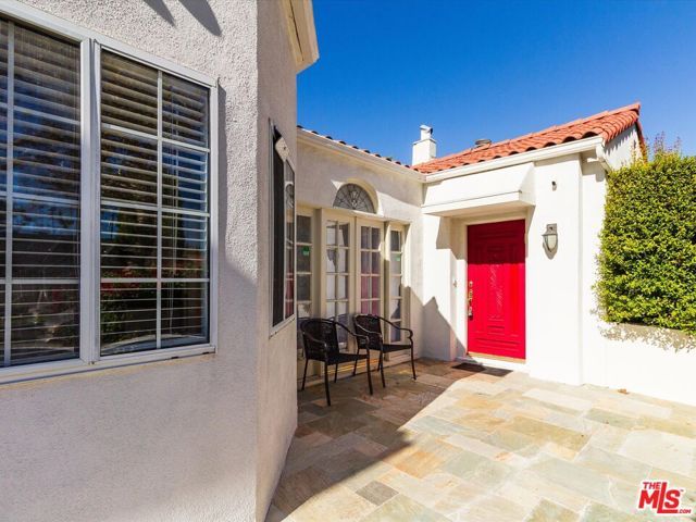 241 S Canon Drive, Beverly Hills, CA 90212