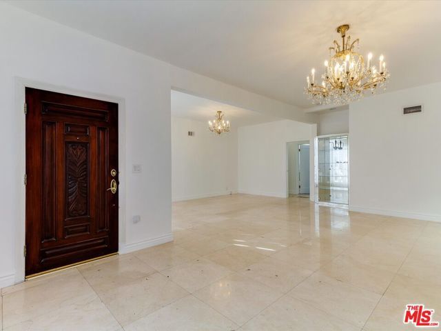 241 S Canon Drive, Beverly Hills, CA 90212