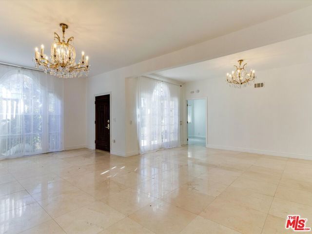 241 S Canon Drive, Beverly Hills, CA 90212