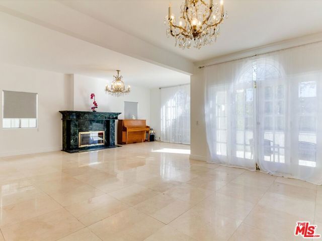 241 S Canon Drive, Beverly Hills, CA 90212