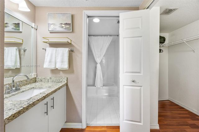 816 NW 11th St 405, Miami, FL 33136
