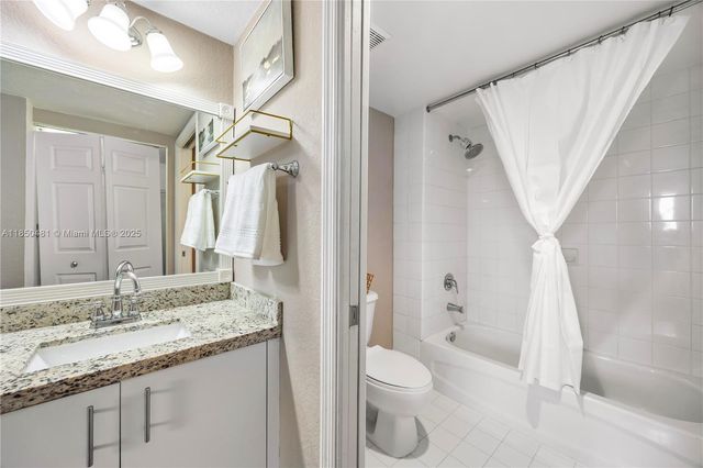816 NW 11th St 405, Miami, FL 33136