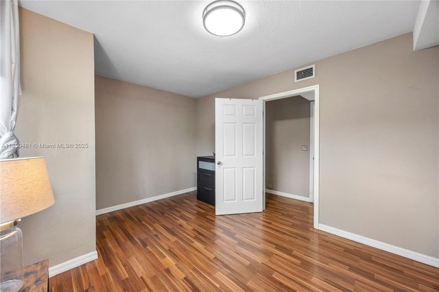 816 NW 11th St 405, Miami, FL 33136