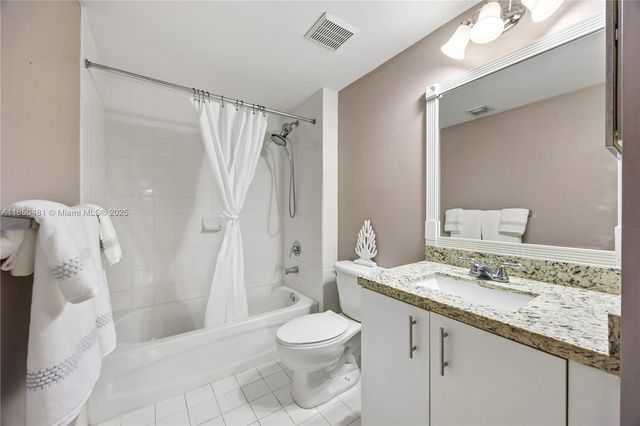 816 NW 11th St 405, Miami, FL 33136