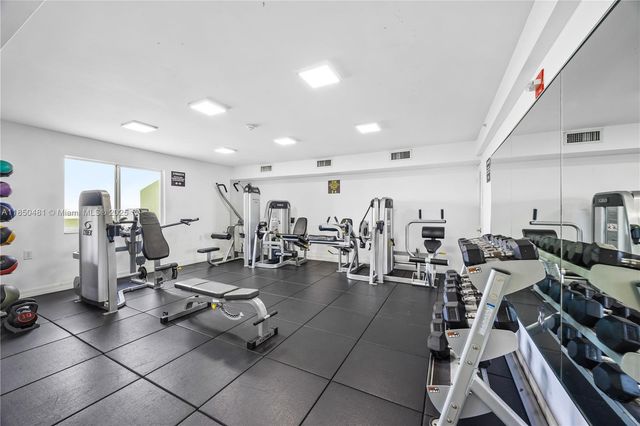 816 NW 11th St 405, Miami, FL 33136
