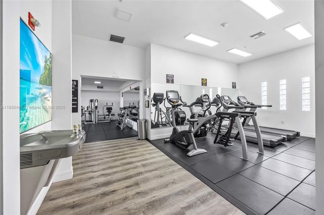 816 NW 11th St 405, Miami, FL 33136